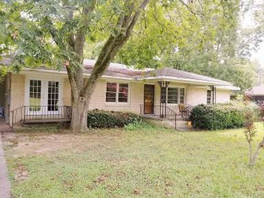 Main picture of 102 Pecan Dr