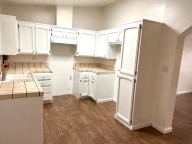 Main picture of 4312 White Ln