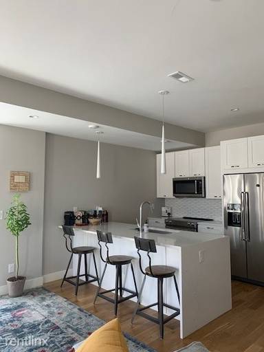 Main picture of 1272 Yates St