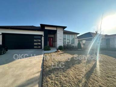 Main picture of 512 NW 183rd St