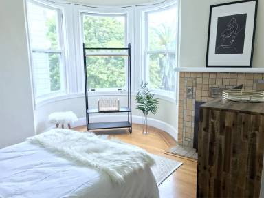 Main picture of 1326 Larkin St