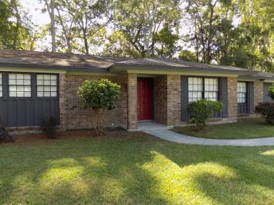 Main picture of 36 Barrington Cir