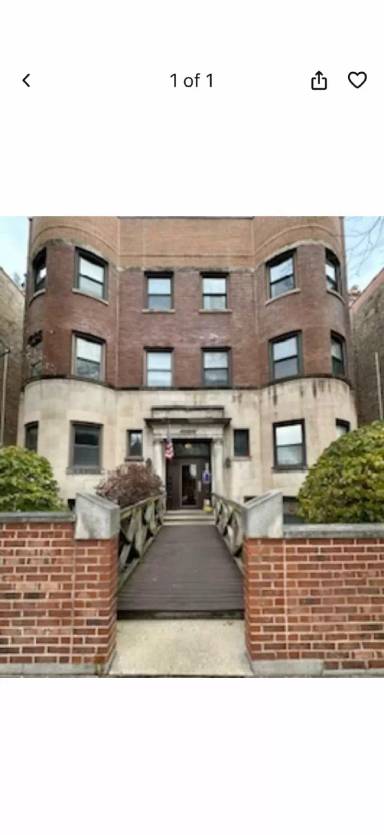 Main picture of 1044 W Byron St