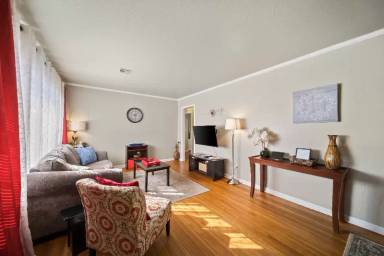 Main picture of 1206 Oakwood Dr