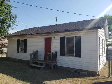 Main picture of 714 S Oak Ave