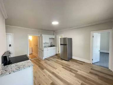 Main picture of 13 Spring St