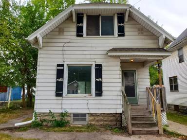 Main picture of 912 Broadway St