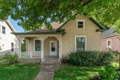 Main picture of 424 W Madison St