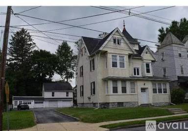 Main picture of 220 Owen Ave