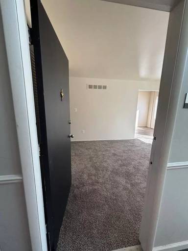 Main picture of 21440 Mac Arthur Blvd