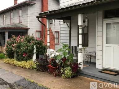 Main picture of 235 E Lamb St