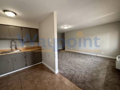 Main picture of 914 E Oak St