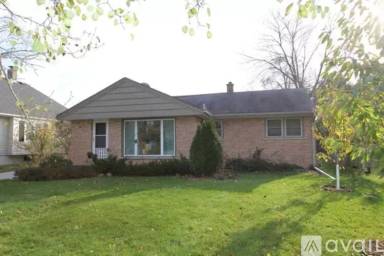 Main picture of 449 W Bradley Rd