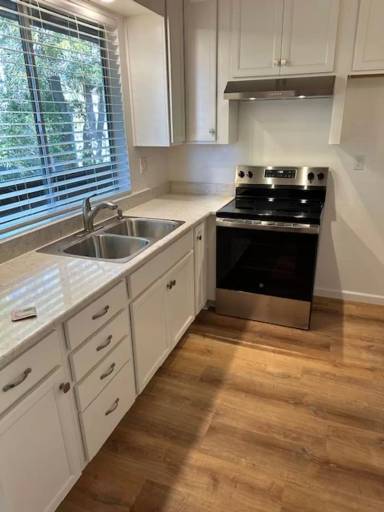 Main picture of 225 W Los Olivos St