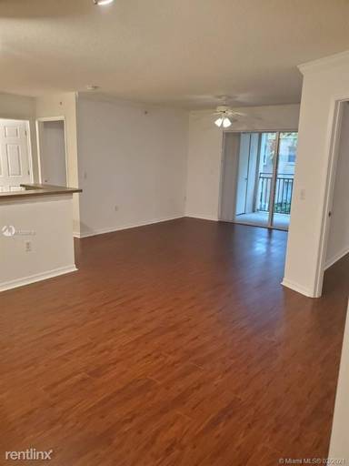 Main picture of 2433 Centergate Dr