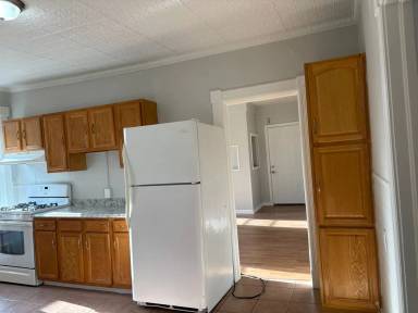 Main picture of 195 Russ St