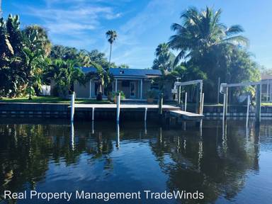 Main picture of 5124 Venetian Blvd NE