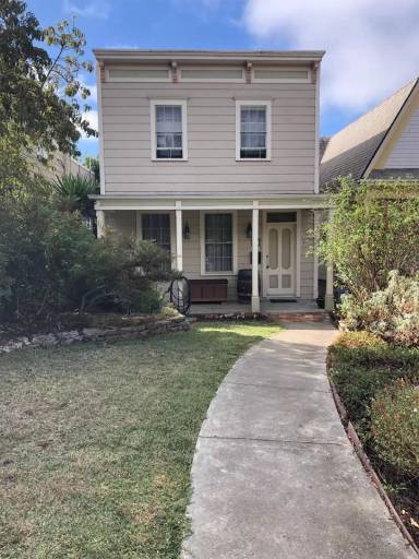 Main picture of 717 Pennsylvania St