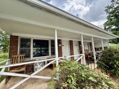 Main picture of 920 Greenville Hwy