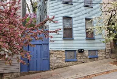 Main picture of 15 W Hollister St