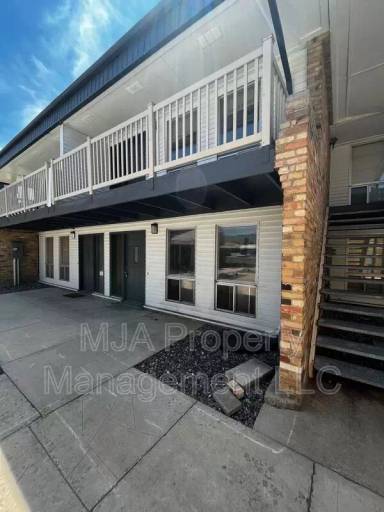 Main picture of 1165 Edgewood Dr