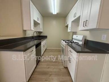 Main picture of 10241 Commerce Ave