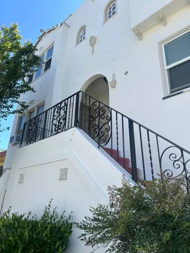 Main picture of 1009 E 22nd St