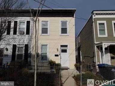 Main picture of 1446 V St SE