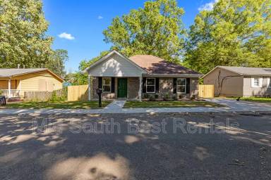 Main picture of 170 Pike Ave