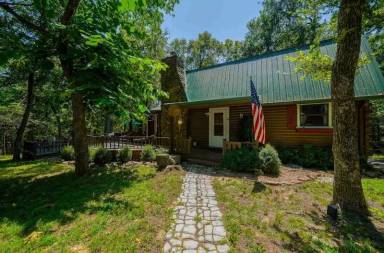 Main picture of 5 Oak Pl