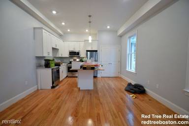 Main picture of 18 Murdock St