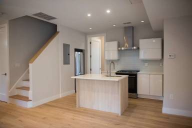 Main picture of 14 Sumner St