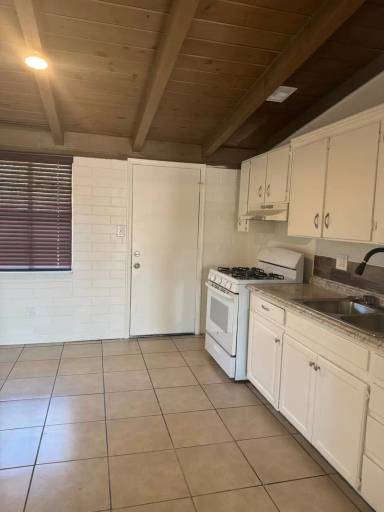 Main picture of 1221 N Roberts Way