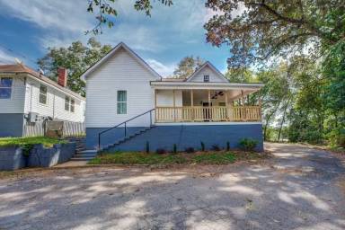 Main picture of 2 Poplar St