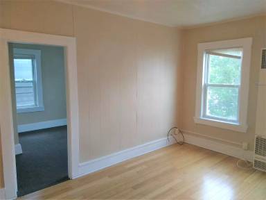 Main picture of 439 Rivet St