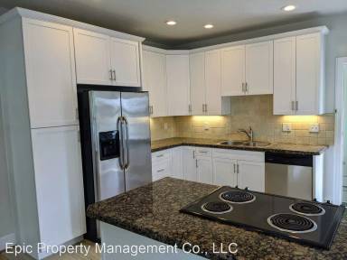 Main picture of 2289 S Lake St