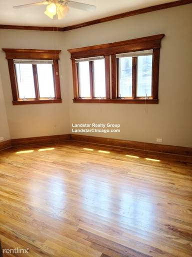 Main picture of 35 E Division St