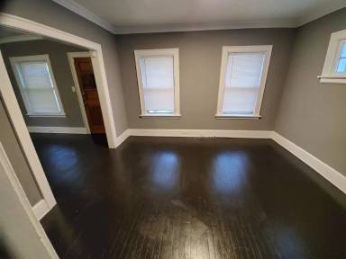 Main picture of 1527 E 204th St