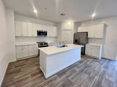 Main picture of 4445 Buckingham Ave