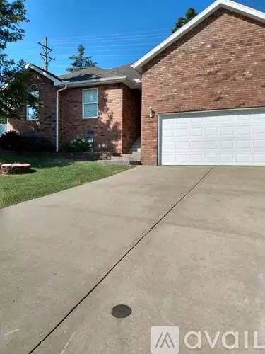 Main picture of 260 Tyler St