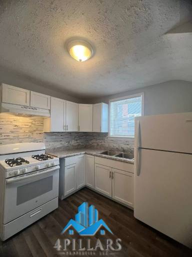 Main picture of 1311 E Columbus Dr
