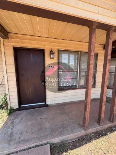 Main picture of 966 N La Salle Dr