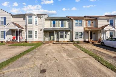 Main picture of 807 Foxmoore Ct