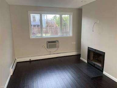 Main picture of 50 Evergreen St