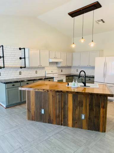 Main picture of 1204 W 7th Ave