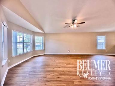 Main picture of 366 Mizzen Ln