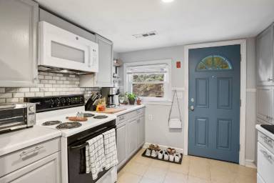 Main picture of 105 Grant St