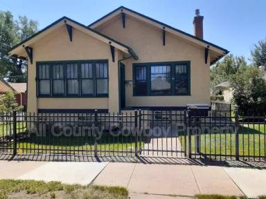 Main picture of 1210 E Garfield St