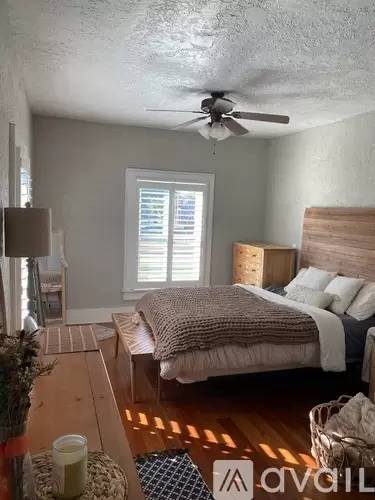 Main picture of 303 E Hughbert St