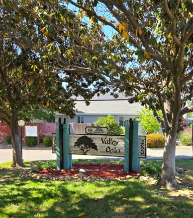 Main picture of Valley Oaks Apartment